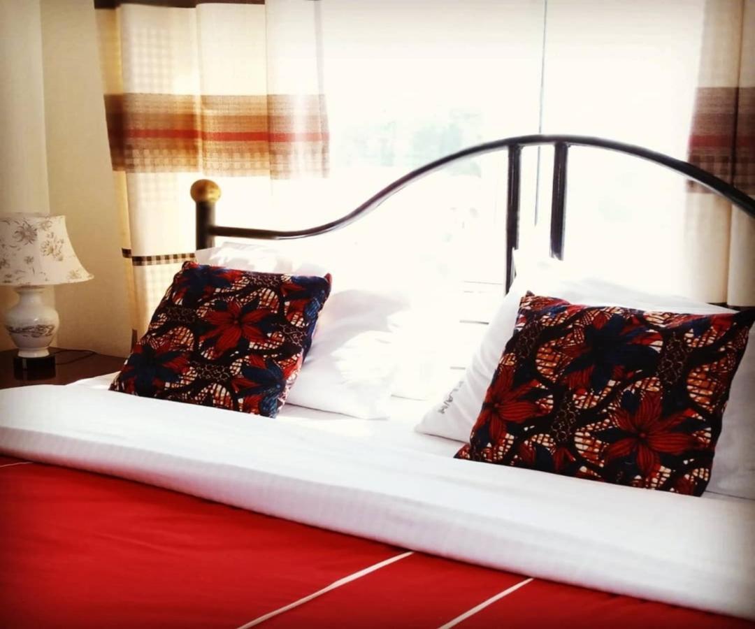 Karibu Bb Suites Entebbe Eksteriør bilde