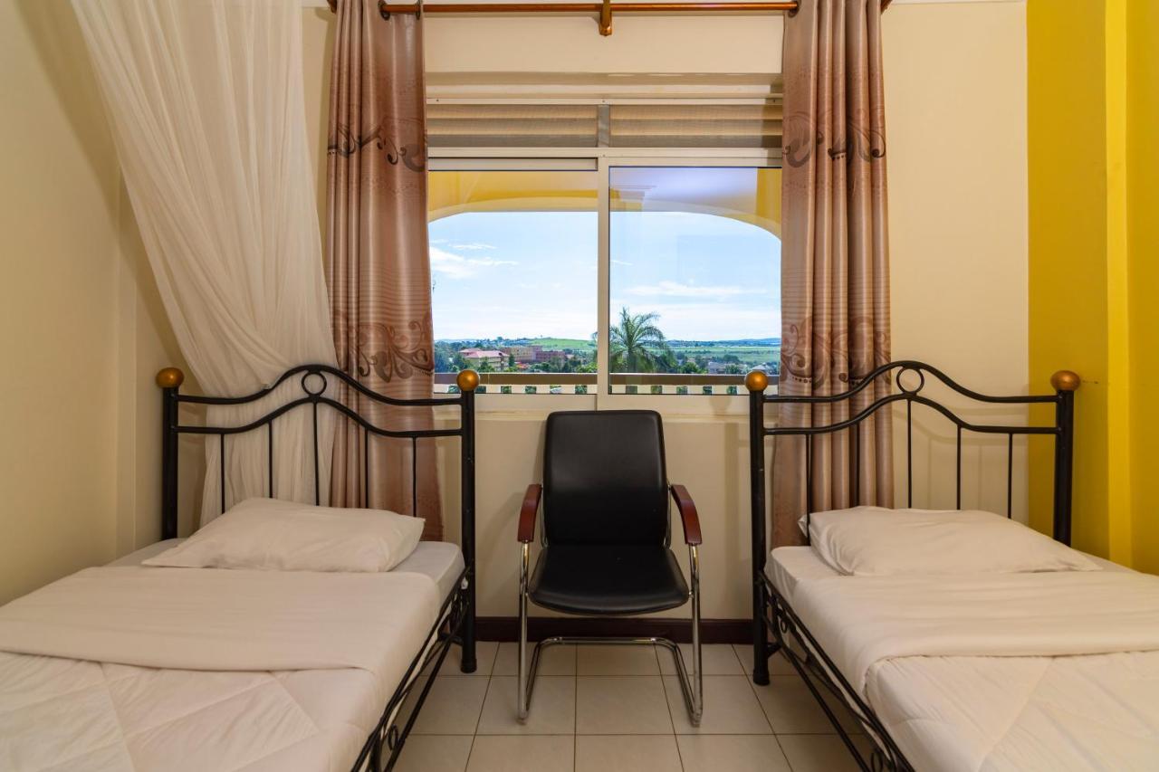 Karibu Bb Suites Entebbe Eksteriør bilde