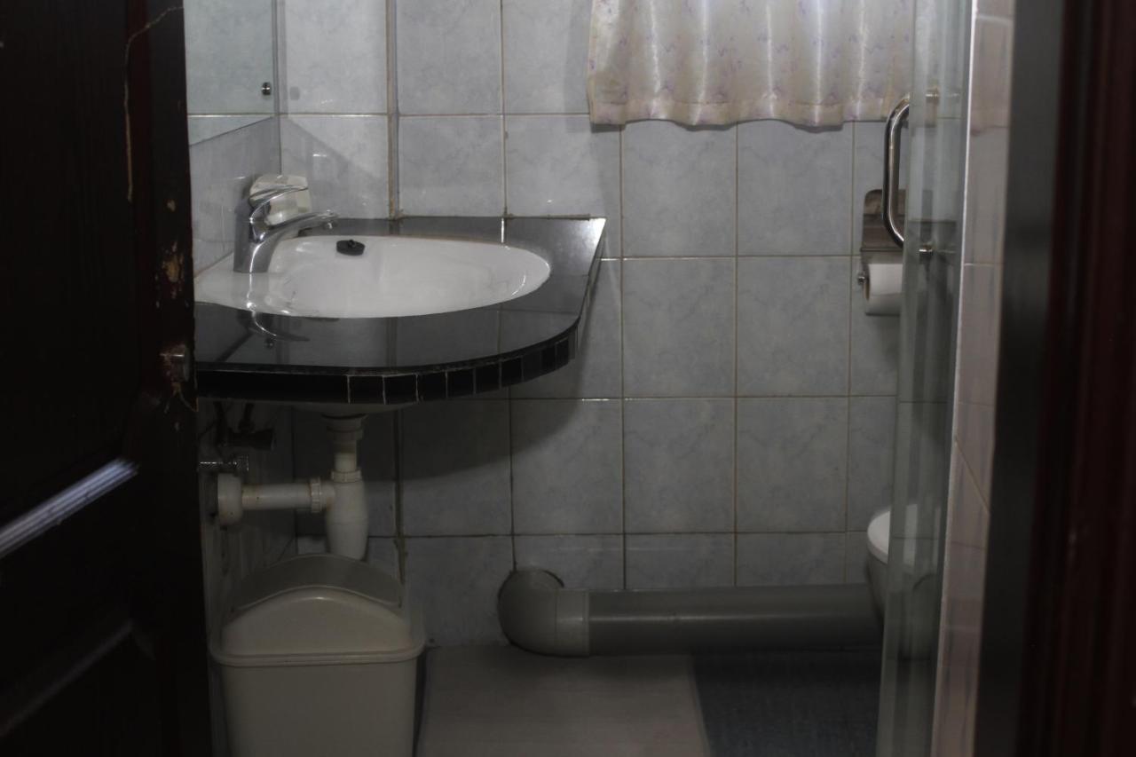 Karibu Bb Suites Entebbe Eksteriør bilde